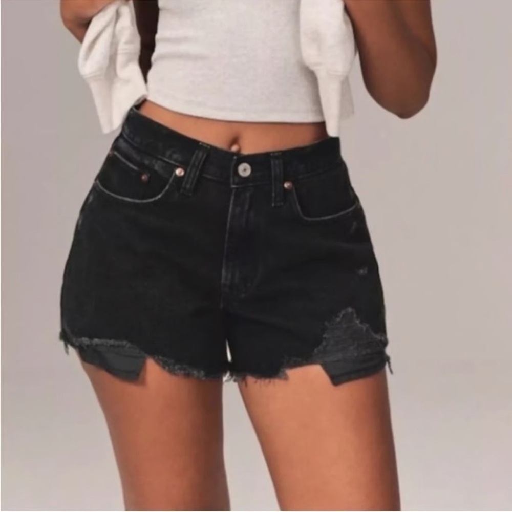 Abercrombie & Fitch Curve Love Mid Rise Boyfriend Shorts Size 26 2 Black Frayed